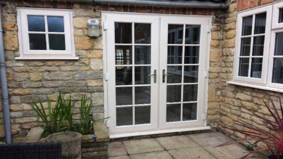 درب و پنجره دوجداره چیست؟ درب و پنجره دوجداره چیست؟